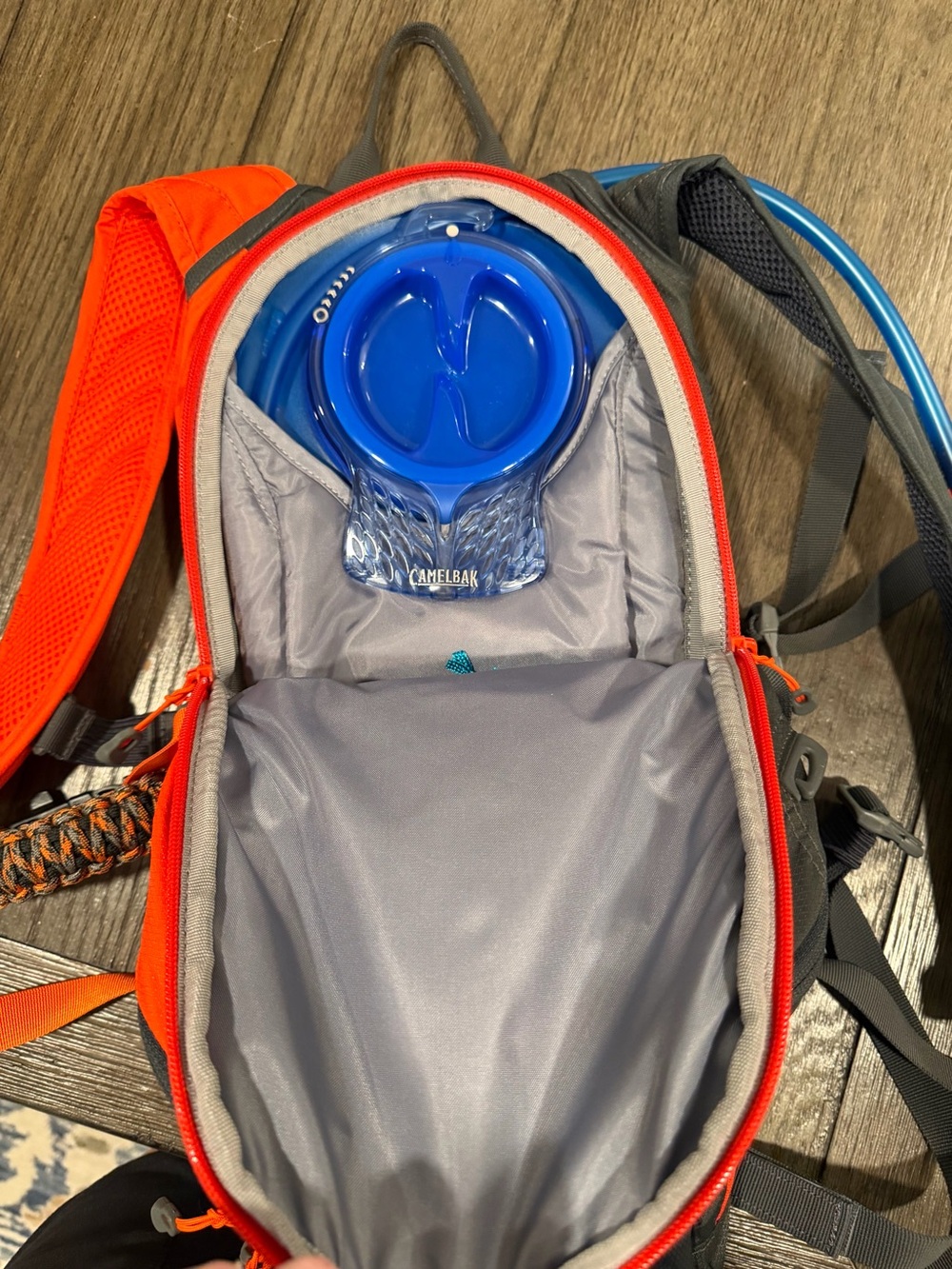 CamelBak Lobo Hydration Pack Backpack Black Orange w/ Reservoir - Picture 4 of 6